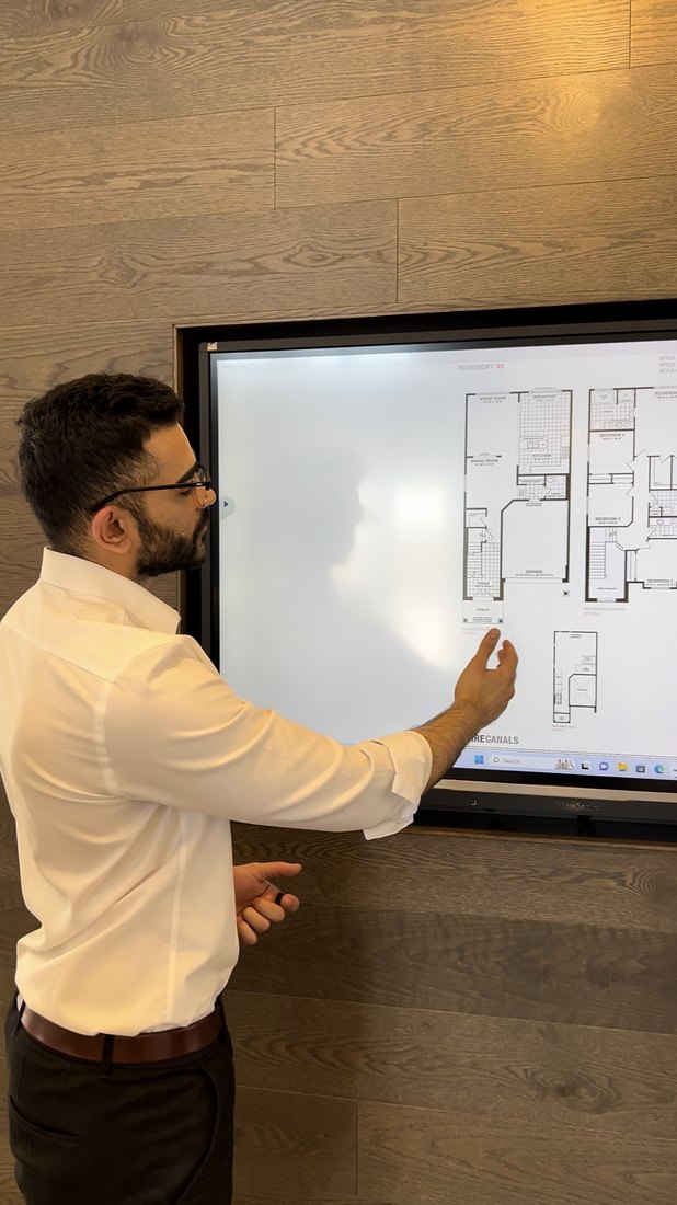 Hammad Mahmud walking a buyer through a floor plan on a screen